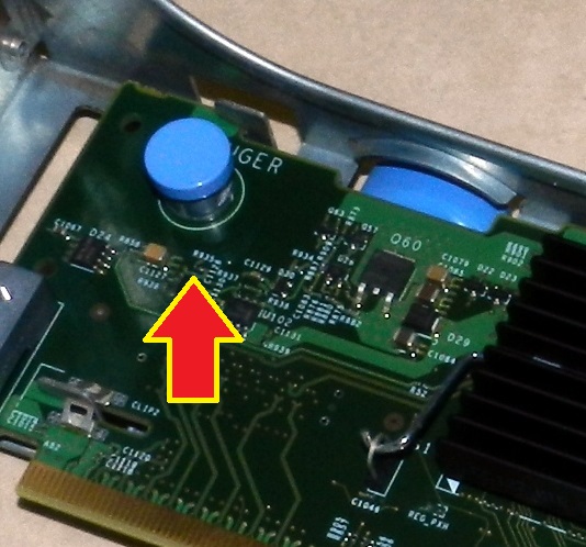 Figura 15 – Detalhe do botão que prende a placa de circuito impresso ao bastidor do módulo riser.