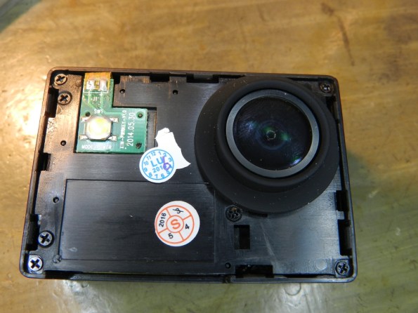 Figura 26 – Espelho frontal parafusado.