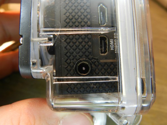 Figura 33 – Marcação do furo no case, para o plugue do microfone externo.