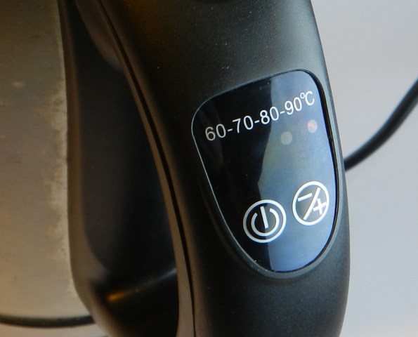 Figura 2 – Botão de liga/desliga (esquerdo) e de ajuste de temperatura (direito).