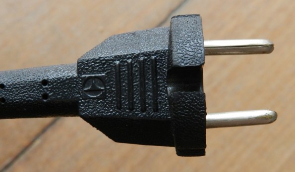 Figura 33 – Vista superior do plugue CEE 7/16 do aspirador Electrolux.