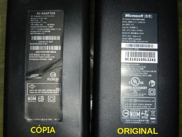 Figura 2 – Etiquetas de fontes para o XBOX 360 S. A da direita é o original, a da esquerda é a cópia, de marca desconhecida e bivolt automático.