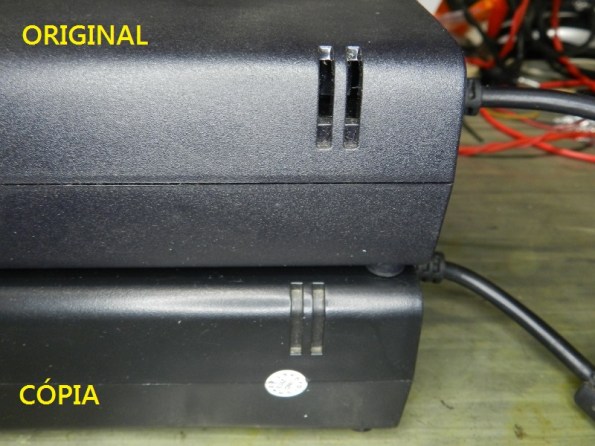 Figura 5 - Vista lateral das fontes, a de cima é a original.