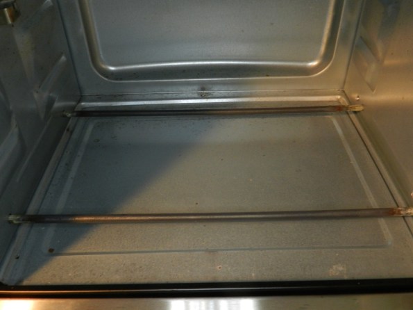 Figura 25 – Vista das resistências inferiores do forno, a grelha foi retirada para facilitar a visualização.