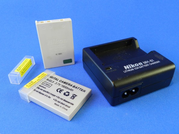 Figura 1 – Carregador “Nikon” MH-61 e baterias EN-EL5.