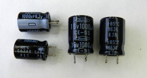 Fig. 4 – Capacitores eletrolíticos de 1000uF, com diferentes tensões de trabalho e classes de temperatura.