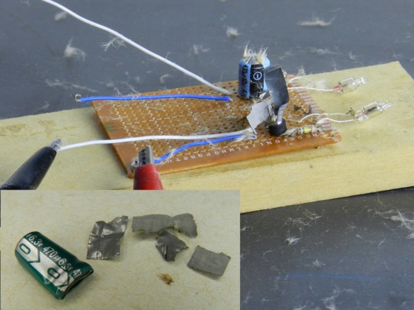 Fig. 7 – Estado dos capacitores após a explosão mostrada no vídeo acima.