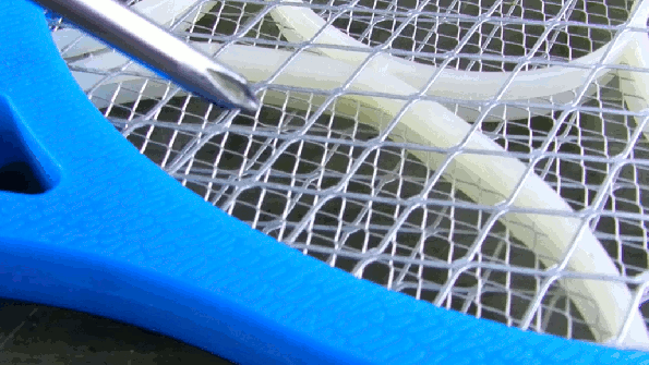 Fig. 18 – Faísca produzida pela raquete mata-mosquitos, com a pilha de lítio.